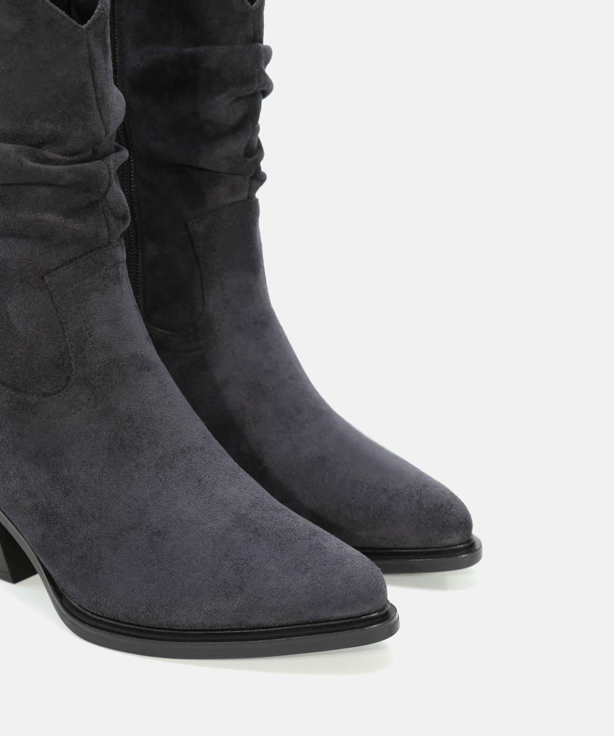 Botas tac&oacute;n media ca&ntilde;a grises slouchy  image number null